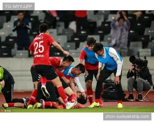 升班马强势表现背后的战术创新与团队凝聚力